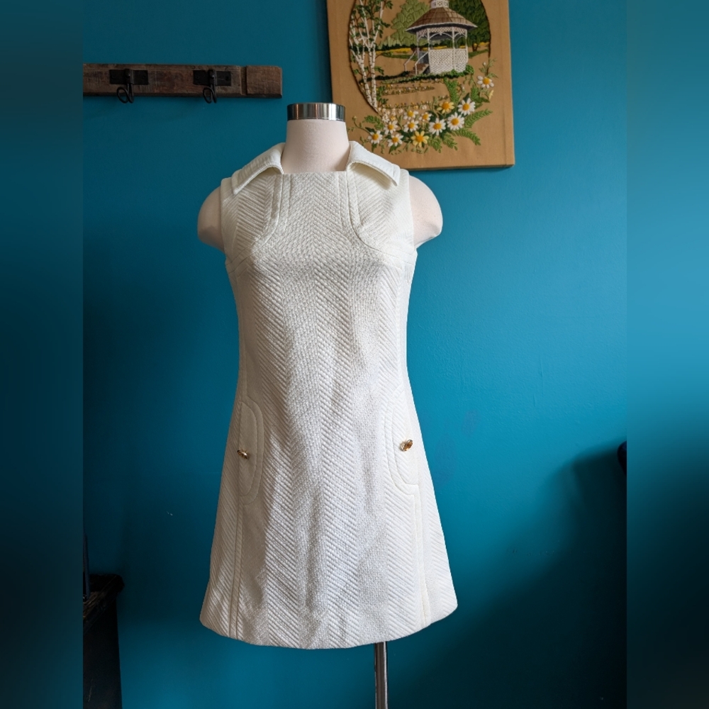 Women's Vintage 1960s 1970s Mini Dress dagger collar neutral cream medium
